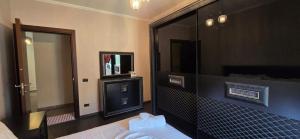 a bathroom with a large mirror and a bed in it at Twin Villa in Golem +27 photos