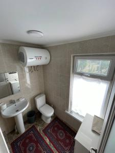 Ένα μπάνιο στο Коттедж