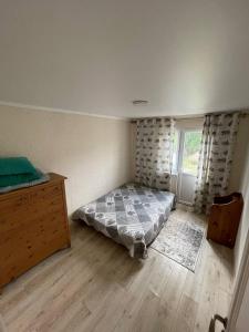 Ένα ή περισσότερα κρεβάτια σε δωμάτιο στο Коттедж