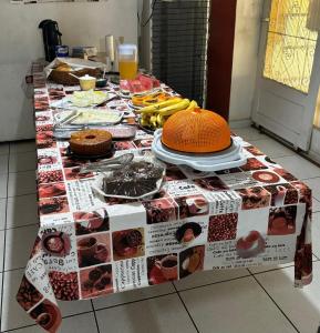 Jídlo v hotelu nebo okolí + 2 fotografie