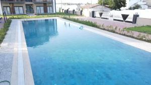 Bazén v ubytování First Class by Antalya Suites nebo v jeho okolí
