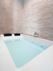 Imagen de la galería de Estudio Jacuzzi con Encanto en Triana, en Sevilla
