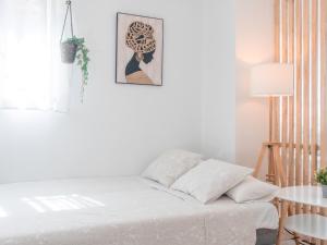 Cama o camas de una habitación en Estudio Jacuzzi con Encanto en Triana
