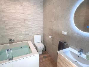 Un baño de Estudio Jacuzzi con Encanto en Triana