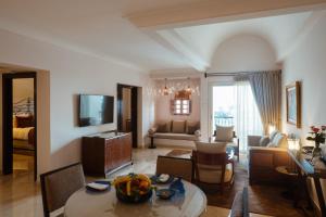 Телевизор и/или развлекательный центр в The Residence Tunis