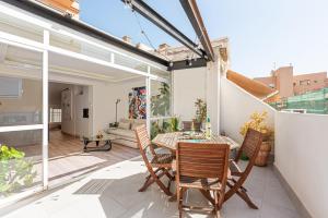 a patio with a table and chairs on a balcony at Spiteri 12 by Pineapple Homes in Málaga