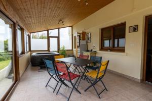 a dining room with a table and chairs at LeSaumurTranquille - Le Poitrineau in Saumur