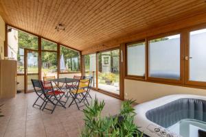 a patio with a table and chairs and a tub at LeSaumurTranquille - Le Poitrineau in Saumur