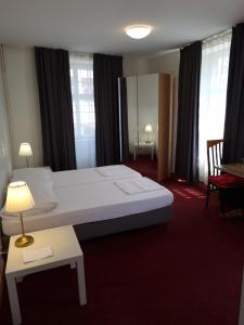 Postel nebo postele na pokoji v ubytování Spalenbrunnen Hotel & Restaurant Basel City Center