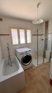 Ένα μπάνιο στο RESIDENCE INAYA +28 φωτογραφίες