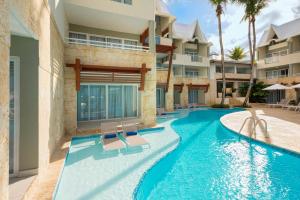 Bazén v ubytování Select at Casa Marina Adults Only All Inclusive nebo v jeho okolí