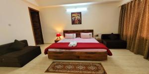 Ένα ή περισσότερα κρεβάτια σε δωμάτιο στο Yogvan Holidays 1BHK Apartments Tapovan Rishikesh