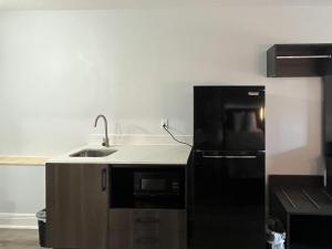 Studio 6 Hammond, LA I12 I55的厨房或小厨房