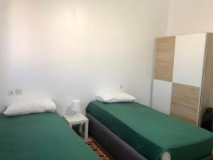 Postel nebo postele na pokoji v ubytování KARAZ Homestay Grand appartement avec rooftop