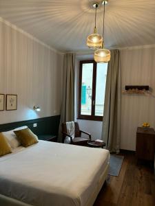 A bed or beds in a room at Affittacamere Zanobi 45 Még 37 kép