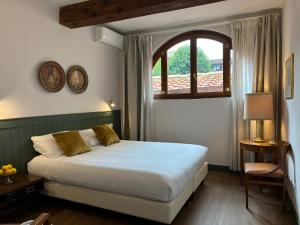 A bed or beds in a room at Affittacamere Zanobi 45