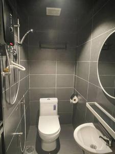 Koupelna v ubytování SWM Hotel