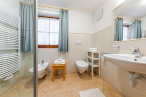 Koupelna v ubytování Hotel Pension Odles
