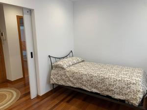 Katil atau katil-katil dalam bilik di Amplio Chalet unifamiliar con jardín a 10 m playa