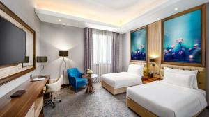 Una cama o camas en una habitación de Millennium Place Doha