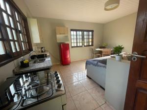 a kitchen with a sink and a refrigerator in a room at Tranquilo e perto de tudo em SR in São Roque