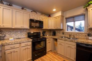 Køkken eller tekøkken på Hi Country Haus Unit 1801 + 24 billeder