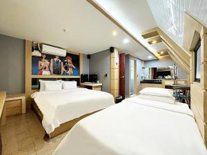 Mokpo Well hotel客房内的一张或多张床位