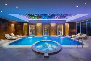La pileta dentro o cerca de Millennium Place Doha