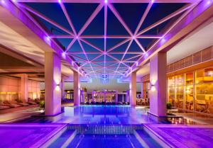 La pileta dentro o cerca de Millennium Place Doha