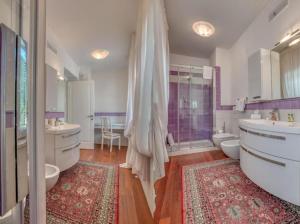 Koupelna v ubytování Hotel Villa De Santis + 37 fotografií