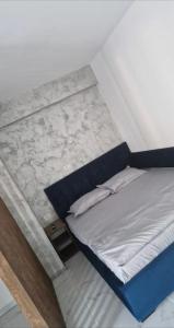 a small bed with a blue frame in a room at Raul Studio in Saturn