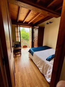 Postel nebo postele na pokoji v ubytování La Casa Grande de Cabrales I
