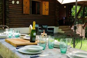 Galería fotográfica de Chalet in the Woods House for 8 Persons and Large Garden en Nebbiuno
