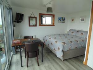 Postel nebo postele na pokoji v ubytování Lampay Chalets
