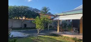 a house with a small tree in the yard at Villa Tropicale Évasion in Baie-Mahault