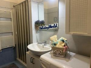 Ένα μπάνιο στο Casa Mirella by Holiday World +19 φωτογραφίες