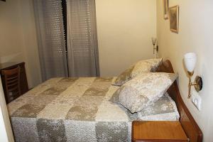 Postel nebo postele na pokoji v ubytování Hostal La Barretina