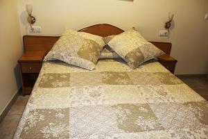 Postel nebo postele na pokoji v ubytování Hostal La Barretina