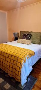 Postel nebo postele na pokoji v ubytování The Green Door Cottage