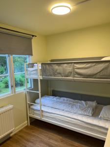 Letto o letti in una camera di Nya Skogsgården Hostel