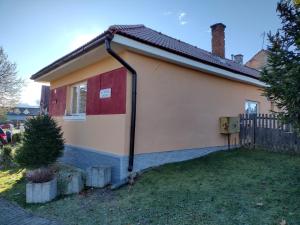 Budova, v ktorej sa dovolenkový dom nachádza