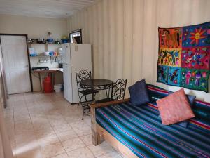 Letto o letti in una camera di Roatan Backpackers' Hostel