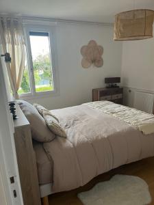 a white bedroom with a bed and a window at Appartement 4 pers avec jardin & parking-calme-proche Clermont in Royat +15 photos