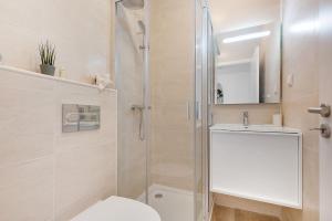 Koupelna v ubytování 14 Esteva Resorts rcA Aljezur 5 min to the Beach + 18 fotografií