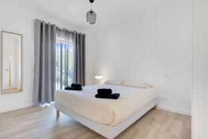 Ένα ή περισσότερα κρεβάτια σε δωμάτιο στο 14 Esteva Resorts 2E Aljezur 5 min to the Beach