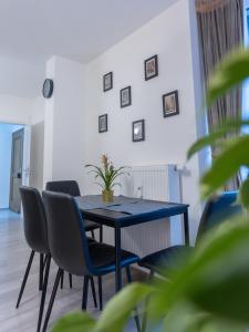 a dining room table with chairs and a plant on it at Stilvolle Wohnung in Aachen Brand mit Terrasse in Aachen