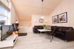 TV a/nebo společenská místnost v ubytování Resort 2 Beach House B 55