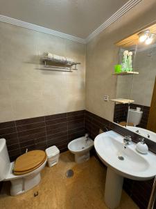 A bathroom at Apartamento en Santiago de la Ribera a 3min de la playa Még 22 kép