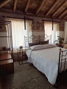 Postel nebo postele na pokoji v ubytování Villa Alessio - Case Vacanza con Piscina sull'Etna + 57 fotografií