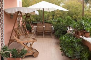 A garden outside Camera privata con cucina